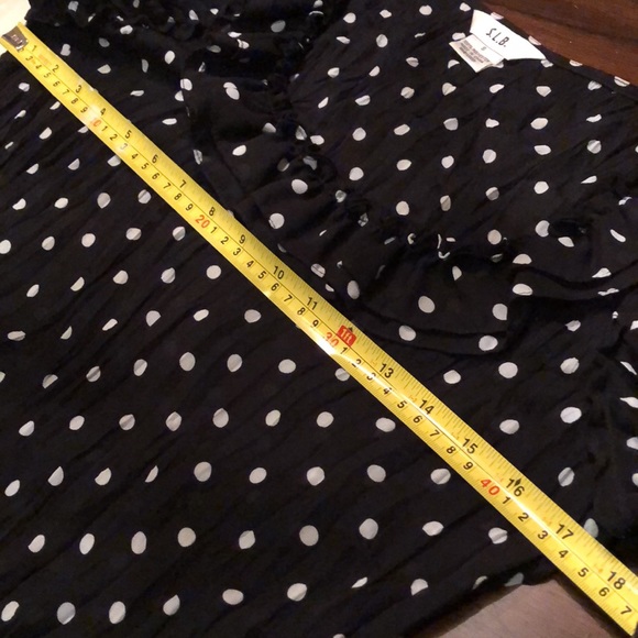 S.L.B. Black & White round ruffle collar, short sleeves crinkle polka dot top - Picture 10 of 13